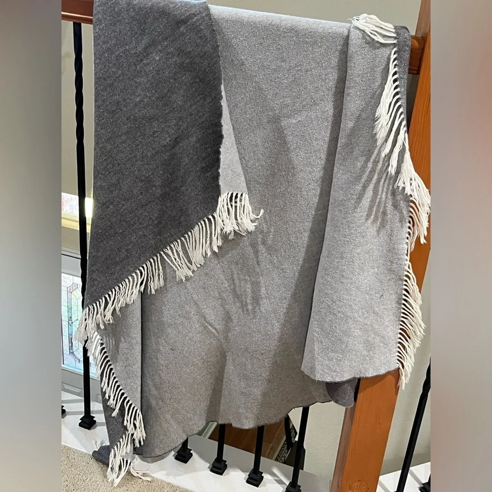 NIDO NOTTE ITALIA, MADE IN ITALY THROW, BLANKET, WITH TASSELS, SIZE 54X50.